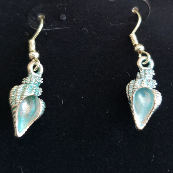 Beachy earrings. See pictures for other styles and colors. - Picture 7 of 7